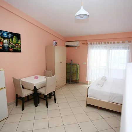 Helia's Shkembi Kavajes Apartment *